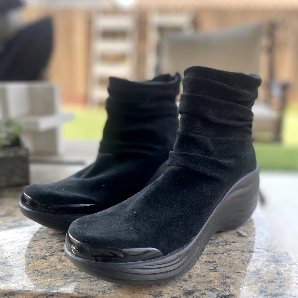 Bzees ankle boot